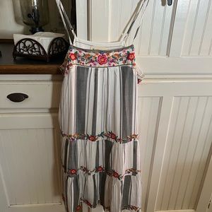 Embroidered Savannah Jane spaghetti strap summer dress.  Size small. Fits a 4-8.